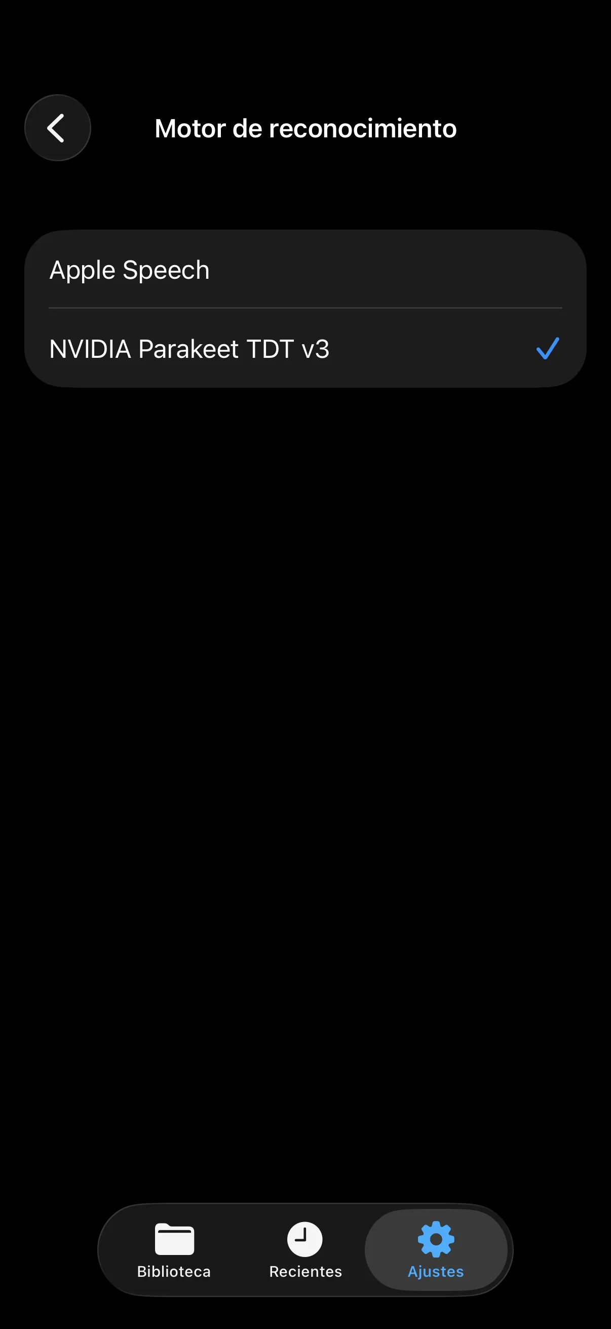 Apple Speech o NVIDIA Parakeet TDT v3 en este iPhone.